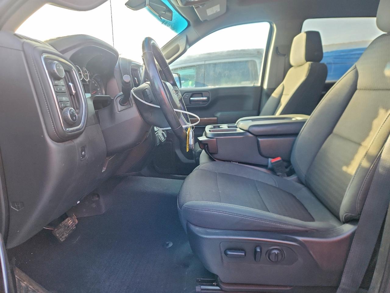 2020 CHEVROLET SILVERADO K1500 LT photo 7