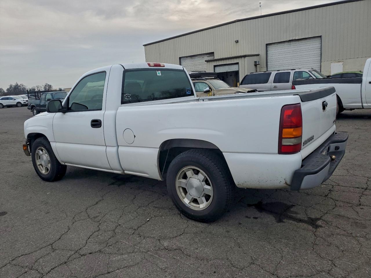 2003 GMC NEW SIERRA C1500 photo 2
