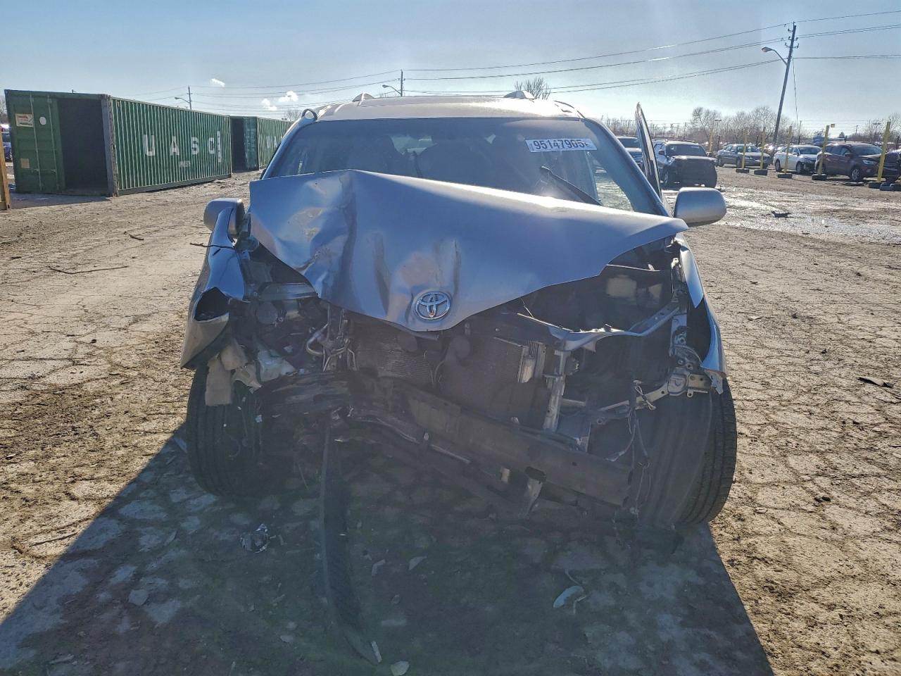 2013 TOYOTA SIENNA XLE photo 9
