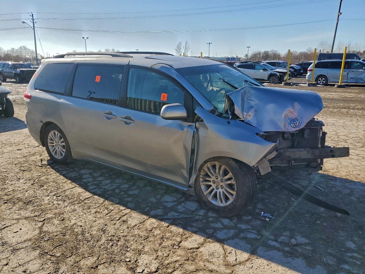 2013 TOYOTA SIENNA XLE photo 7