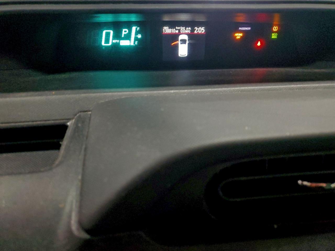 2013 TOYOTA PRIUS C TWO photo 17