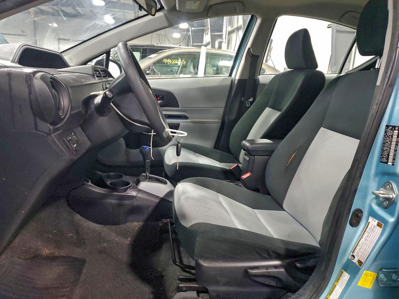 2013 TOYOTA PRIUS C TWO photo 13