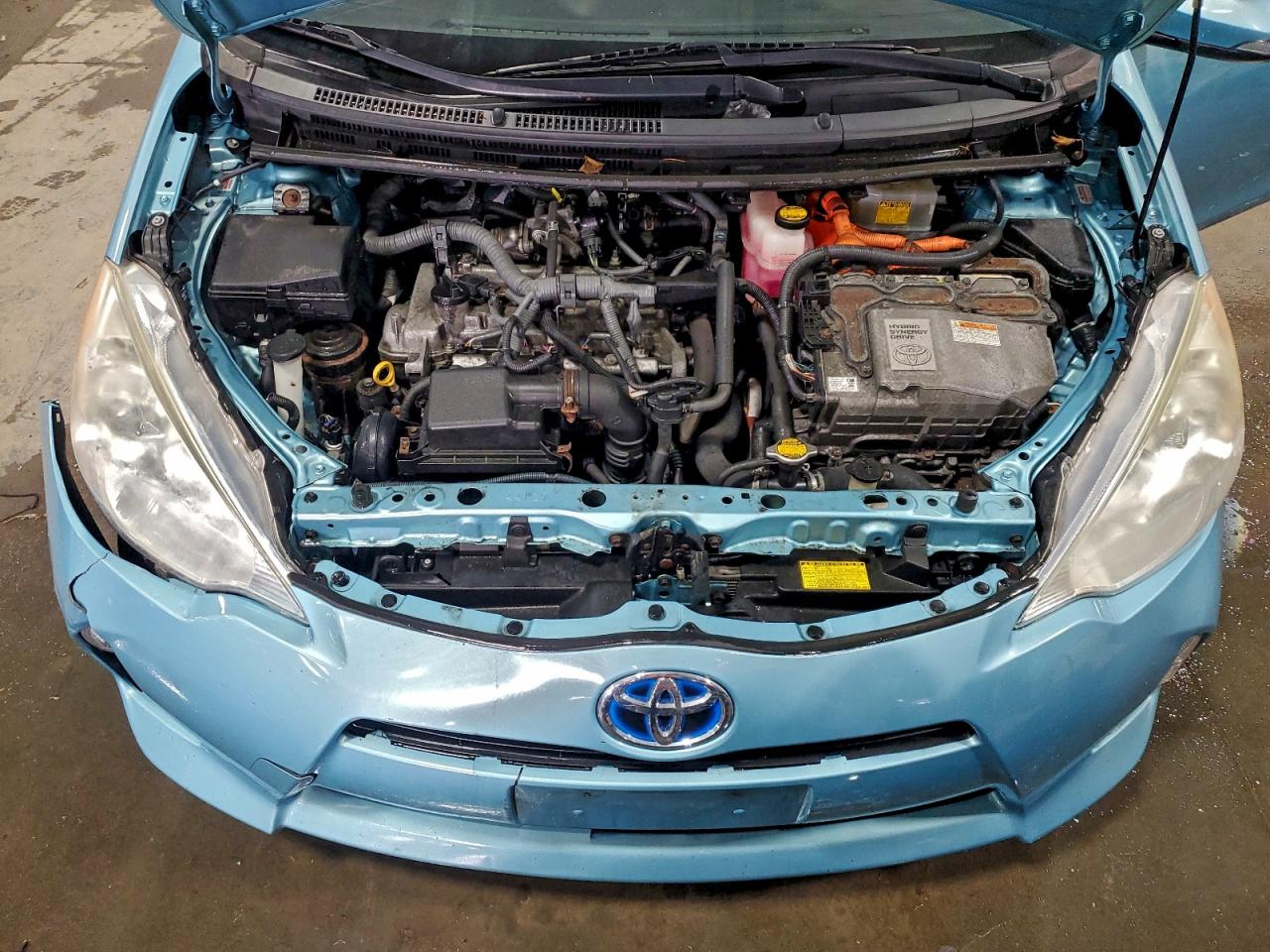 2013 TOYOTA PRIUS C TWO photo 23