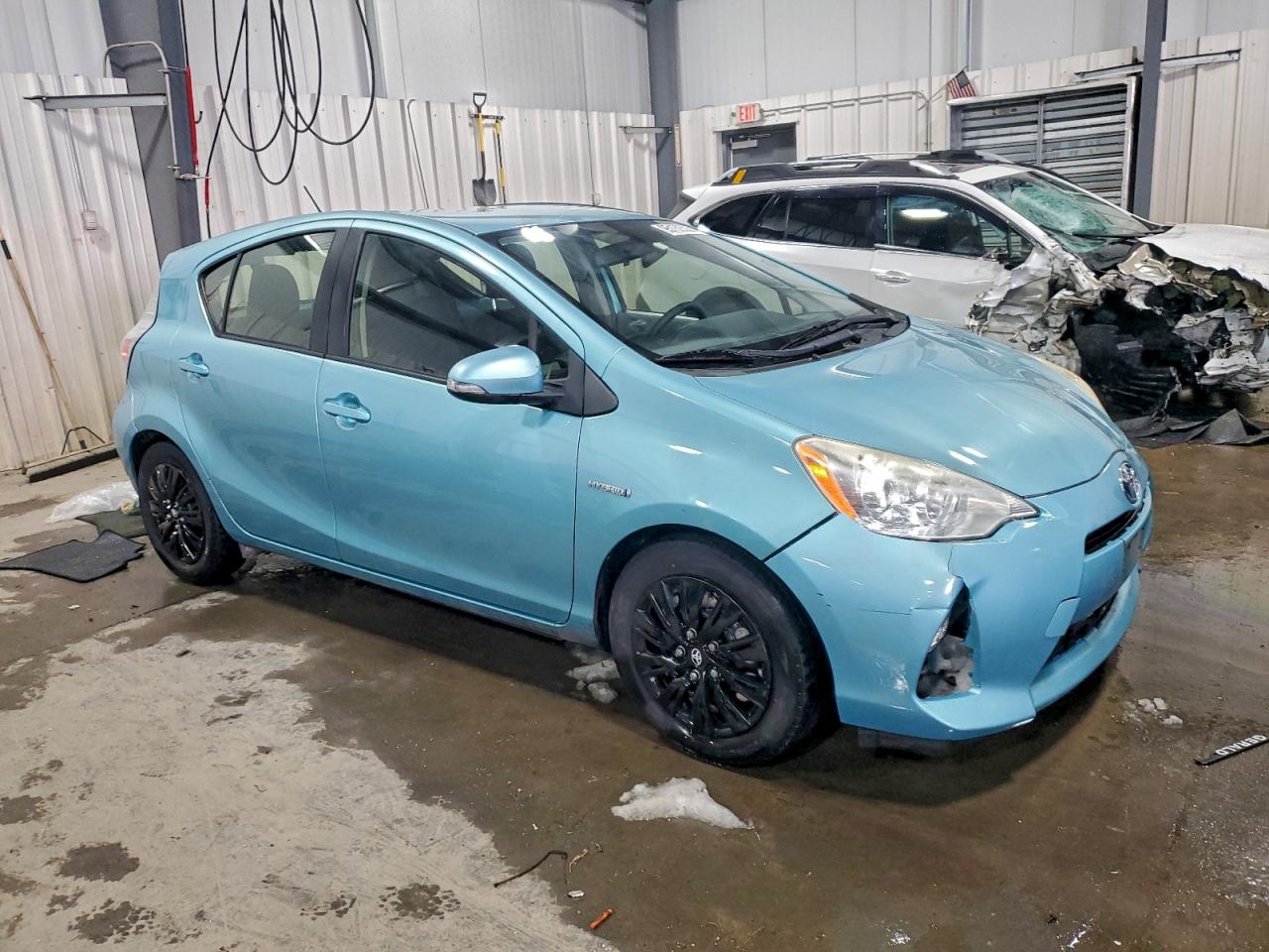2013 TOYOTA PRIUS C TWO photo 7