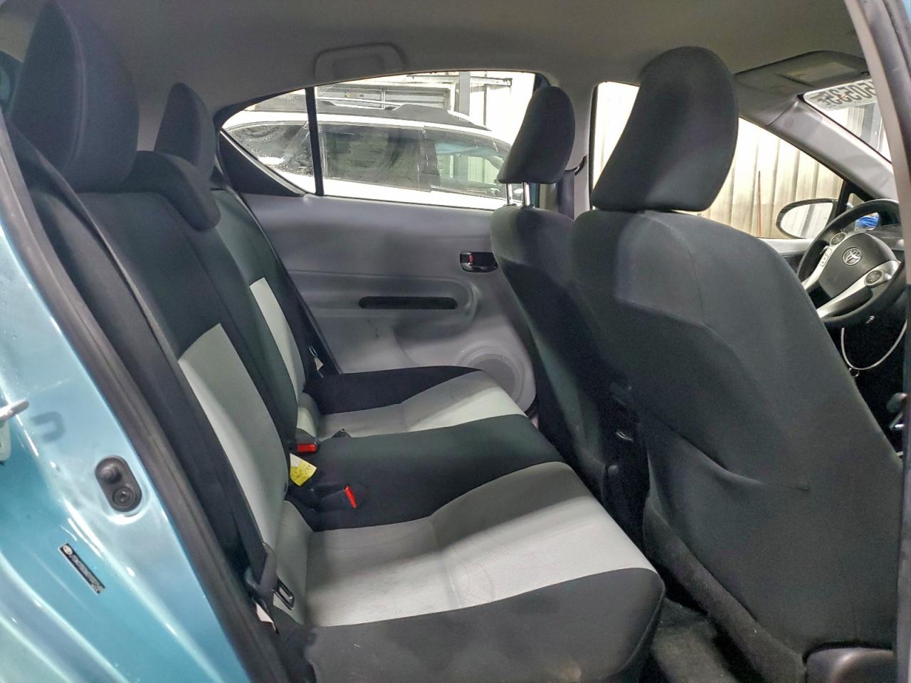 2013 TOYOTA PRIUS C TWO photo 21