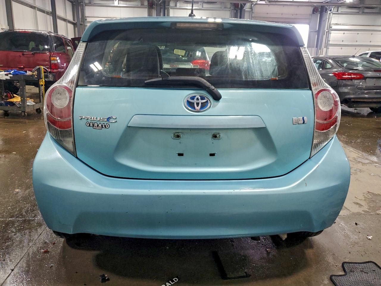 2013 TOYOTA PRIUS C TWO photo 11