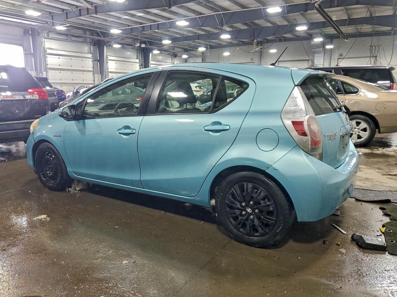 2013 TOYOTA PRIUS C TWO photo 3