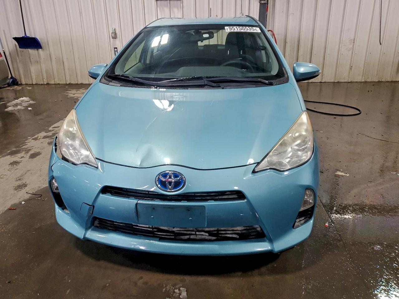 2013 TOYOTA PRIUS C TWO photo 9