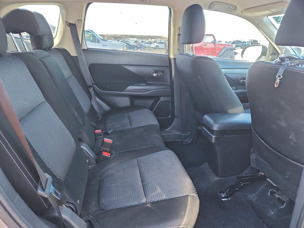 2018 MITSUBISHI OUTLANDER SE photo 21