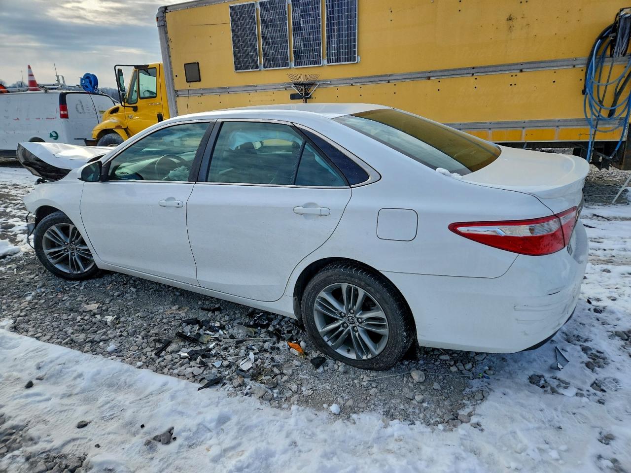 2015 TOYOTA CAMRY LE photo 3
