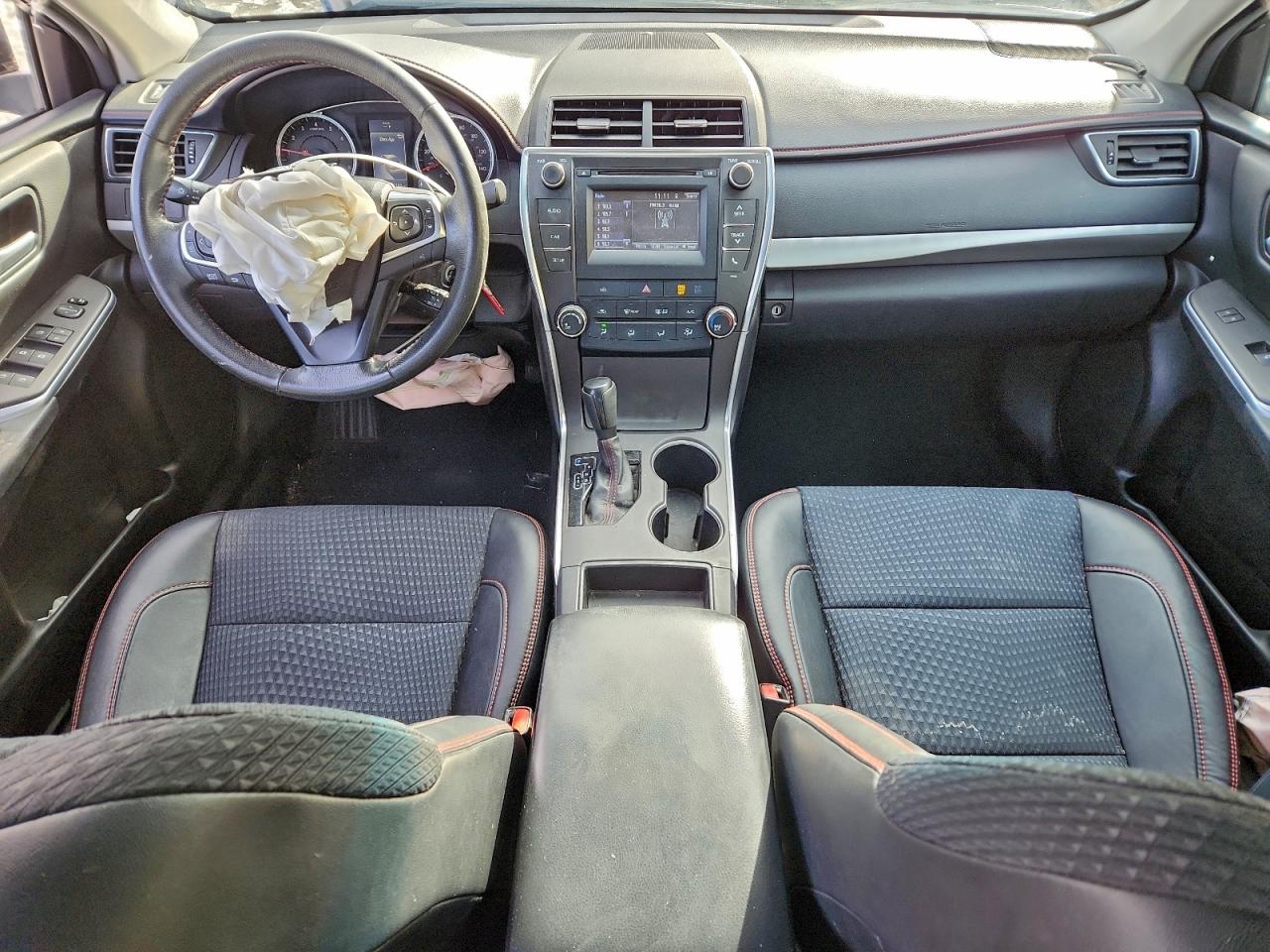 2015 TOYOTA CAMRY LE photo 15