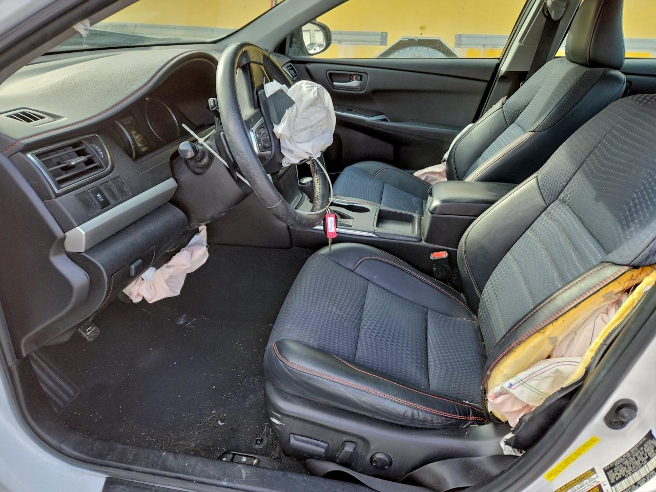 2015 TOYOTA CAMRY LE photo 13