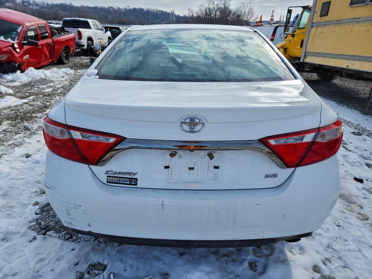 2015 TOYOTA CAMRY LE photo 11