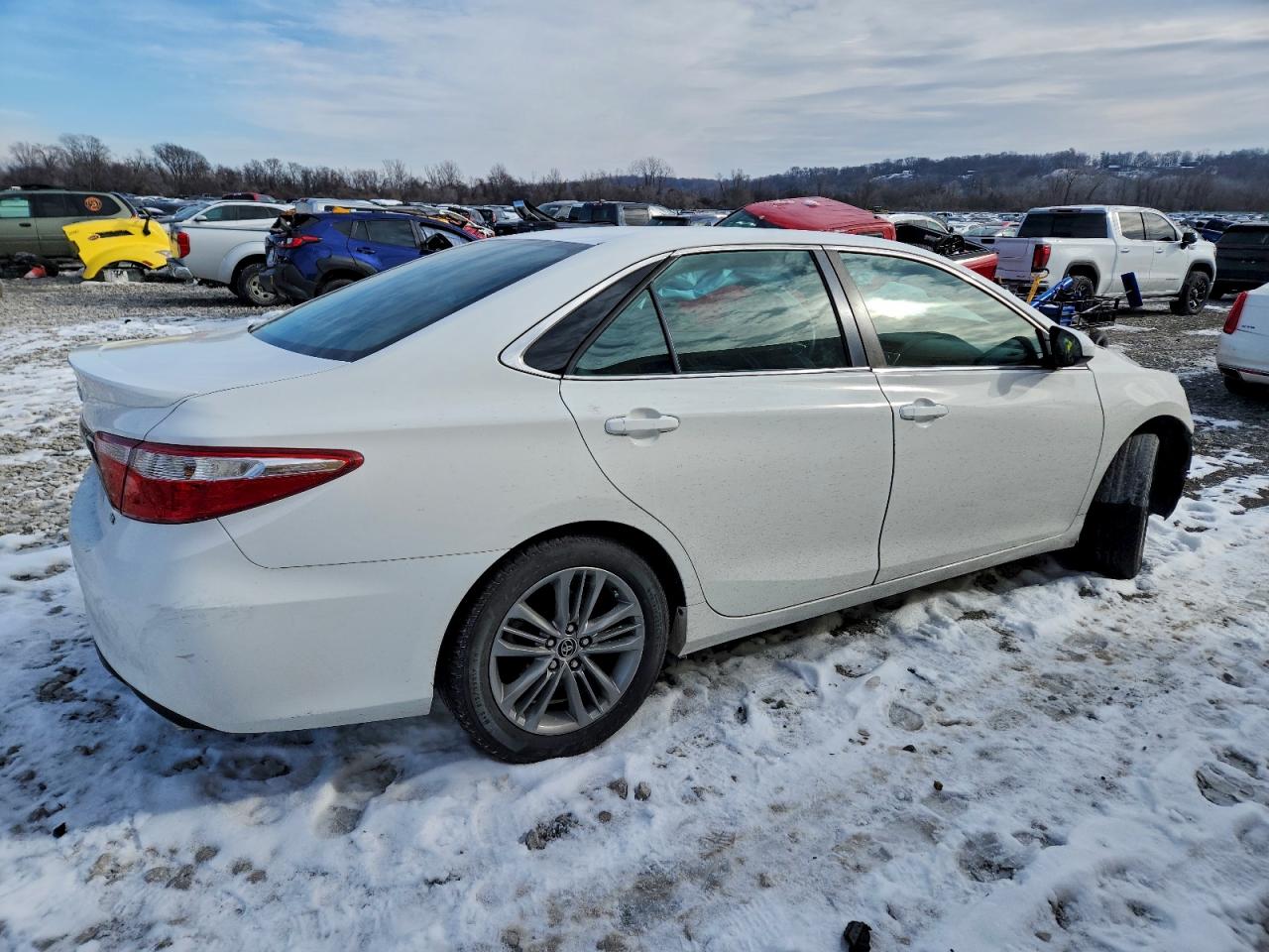 2015 TOYOTA CAMRY LE photo 5