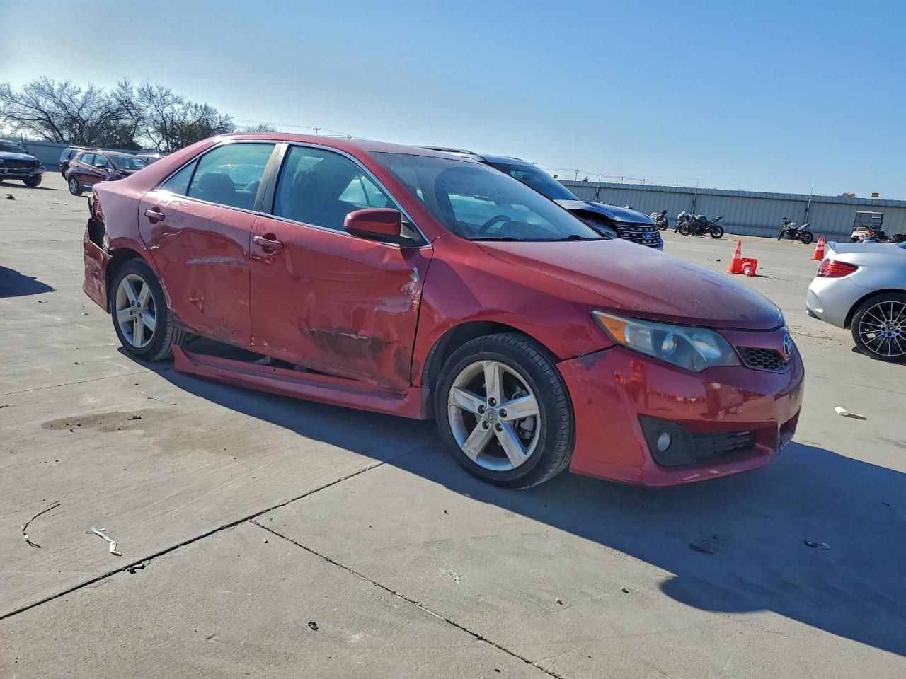 2012 TOYOTA CAMRY SE photo 4