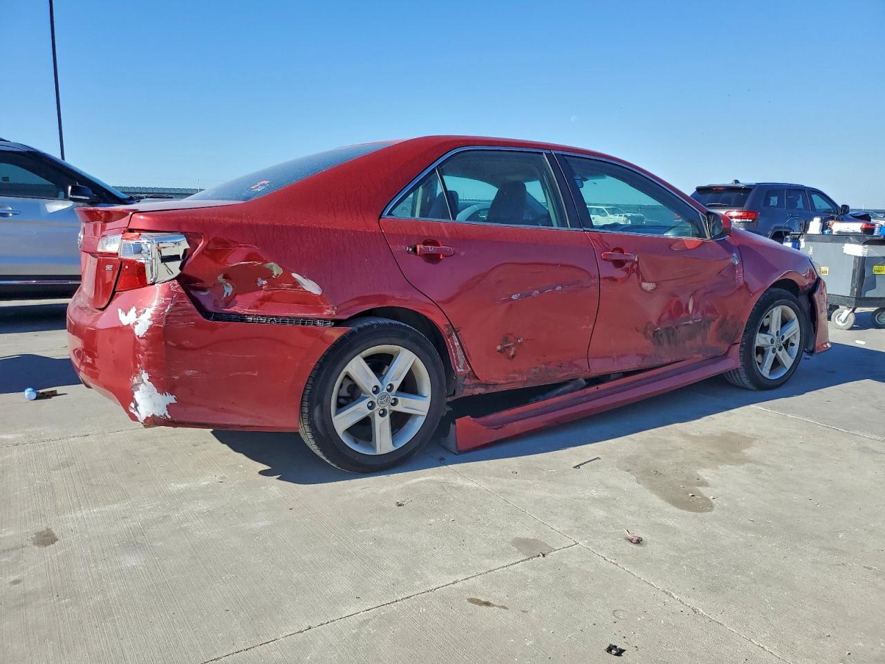 2012 TOYOTA CAMRY SE photo 3