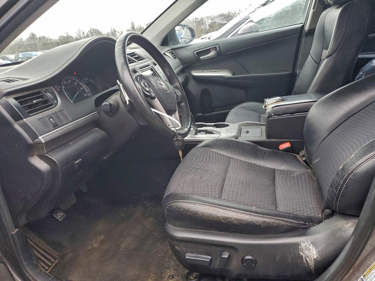 2014 TOYOTA CAMRY SE photo 13