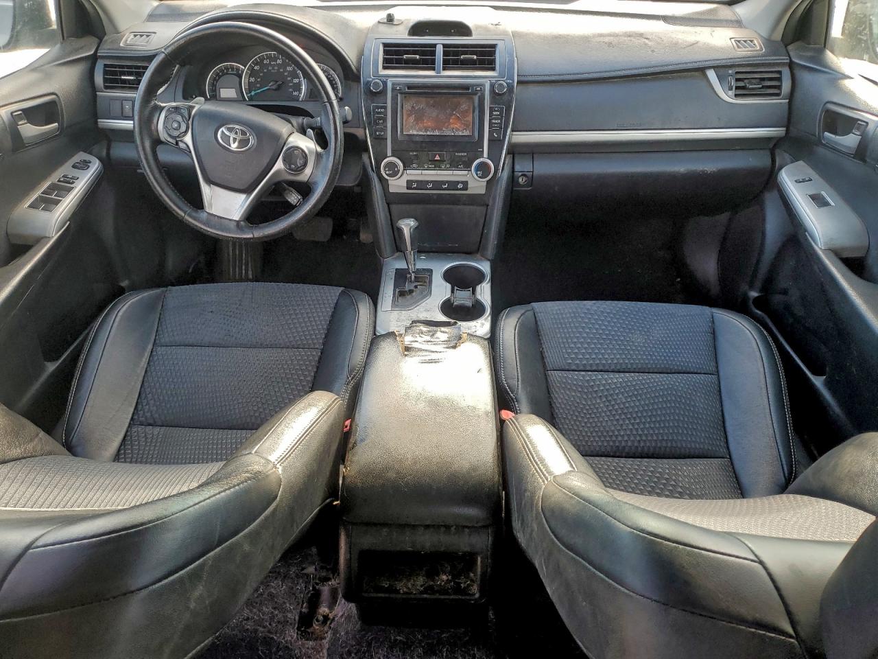 2014 TOYOTA CAMRY SE photo 15