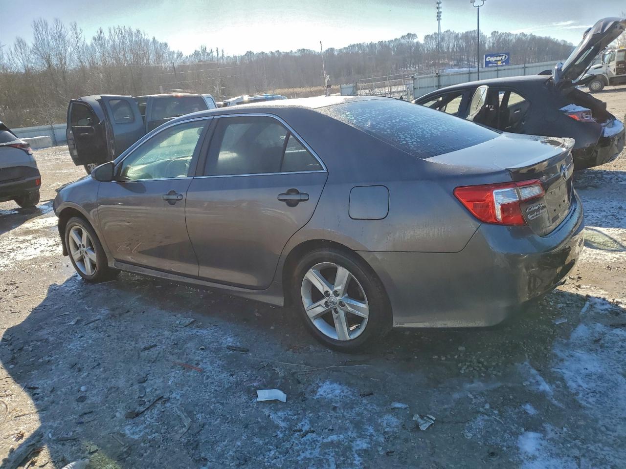 2014 TOYOTA CAMRY SE photo 3