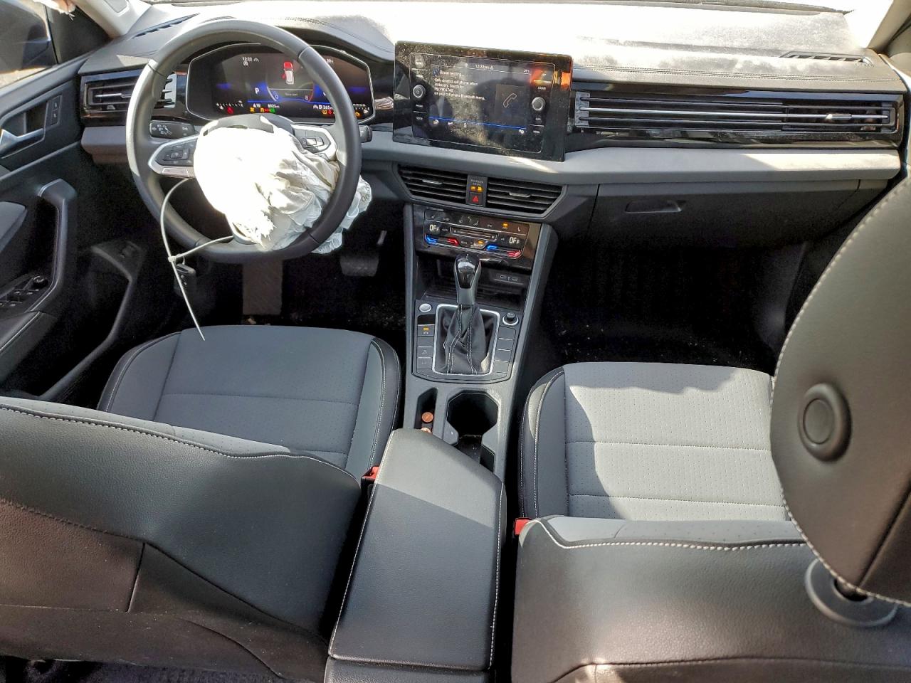 2025 VOLKSWAGEN JETTA SE photo 15