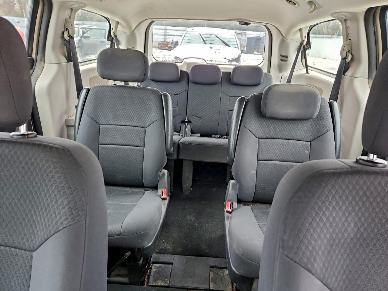 2010 DODGE GRAND CARAVAN SE photo 19