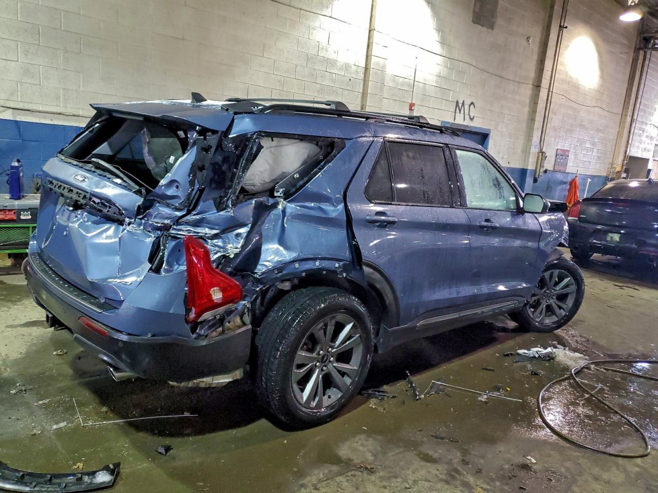 2021 FORD EXPLORER XLT photo 3