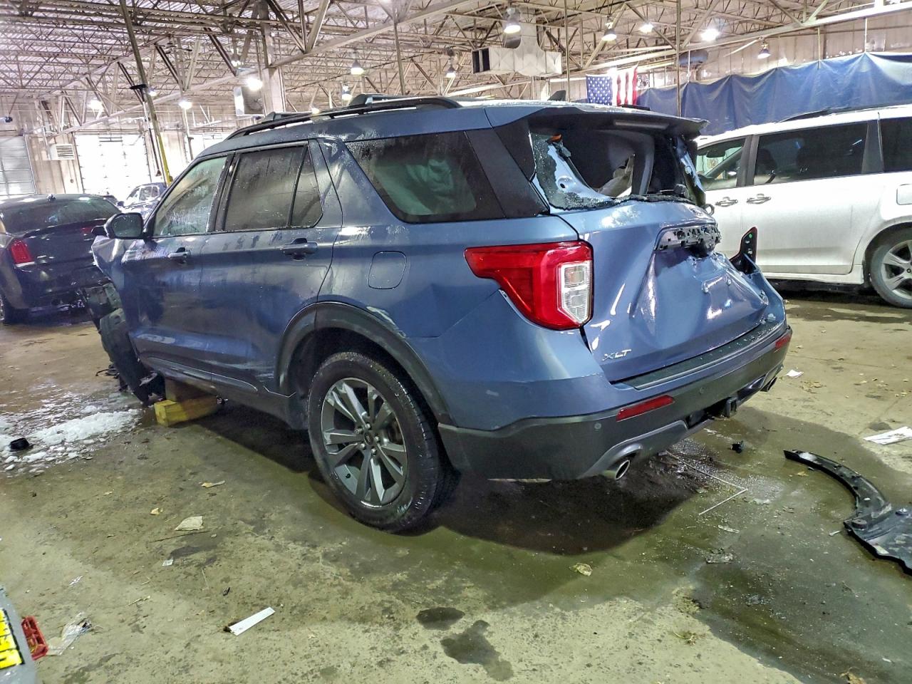 2021 FORD EXPLORER XLT photo 2
