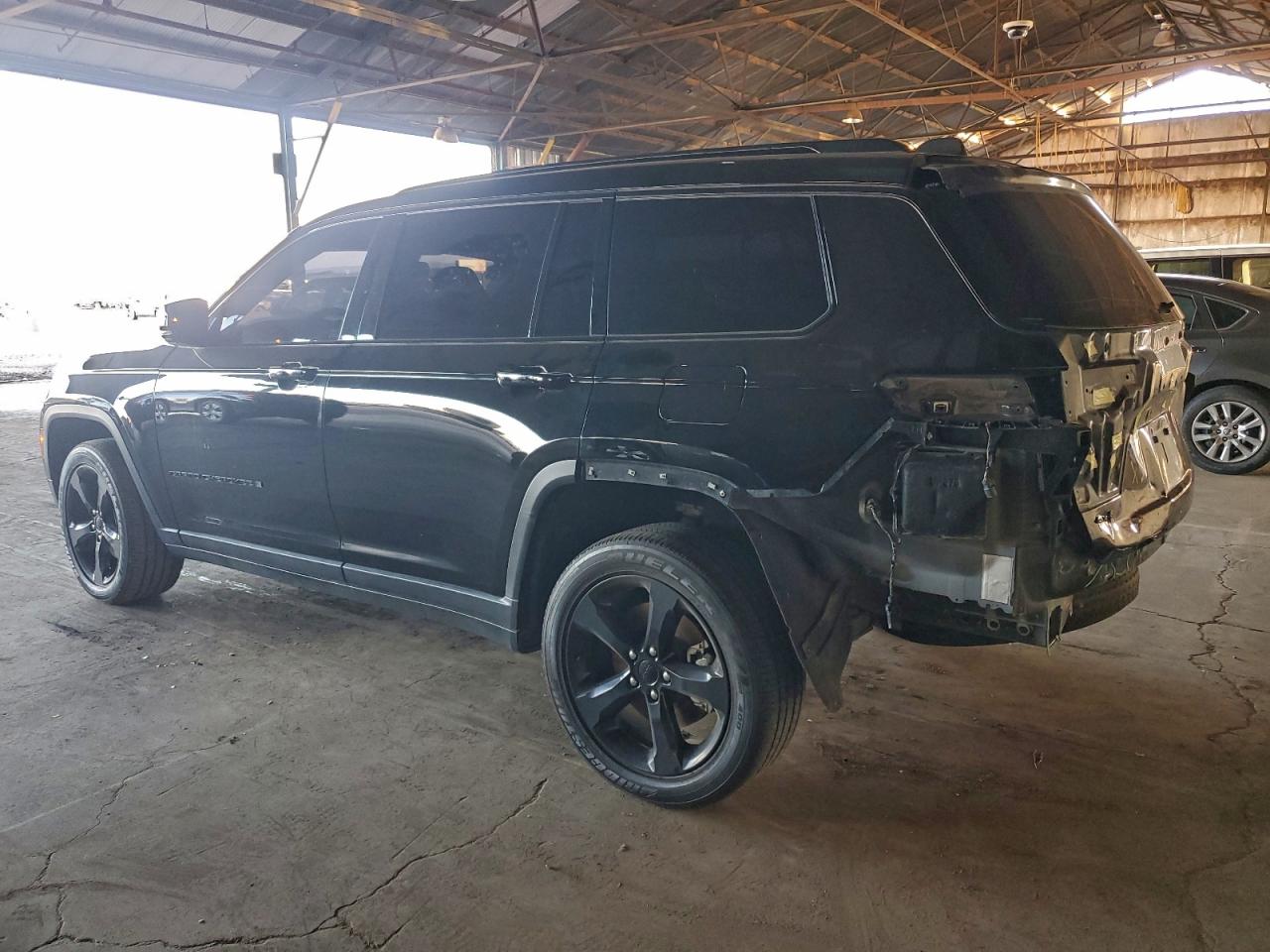 2023 JEEP GRAND CHEROKEE L LAREDO photo 3