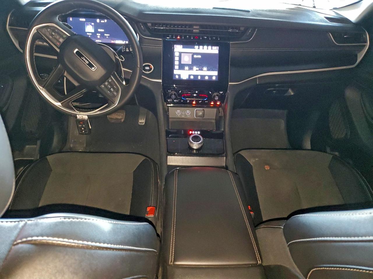 2023 JEEP GRAND CHEROKEE L LAREDO photo 15