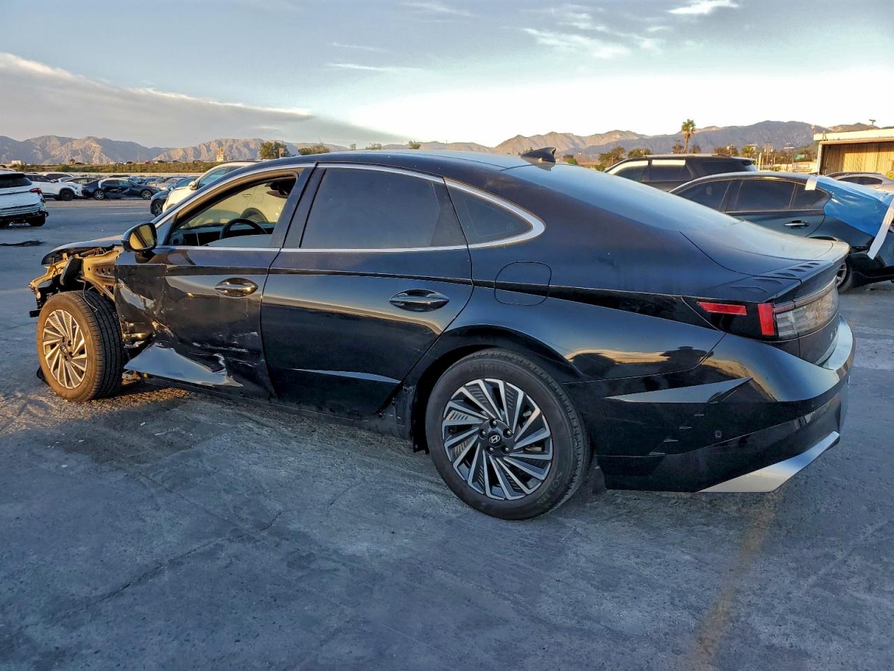 2024 HYUNDAI SONATA HYBRID photo 2