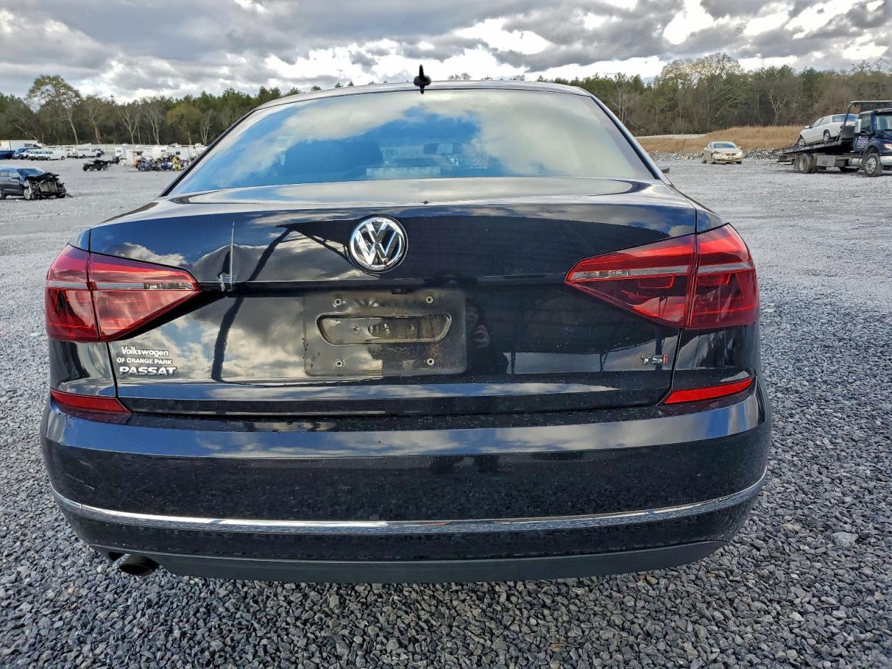 2019 VOLKSWAGEN PASSAT photo 16