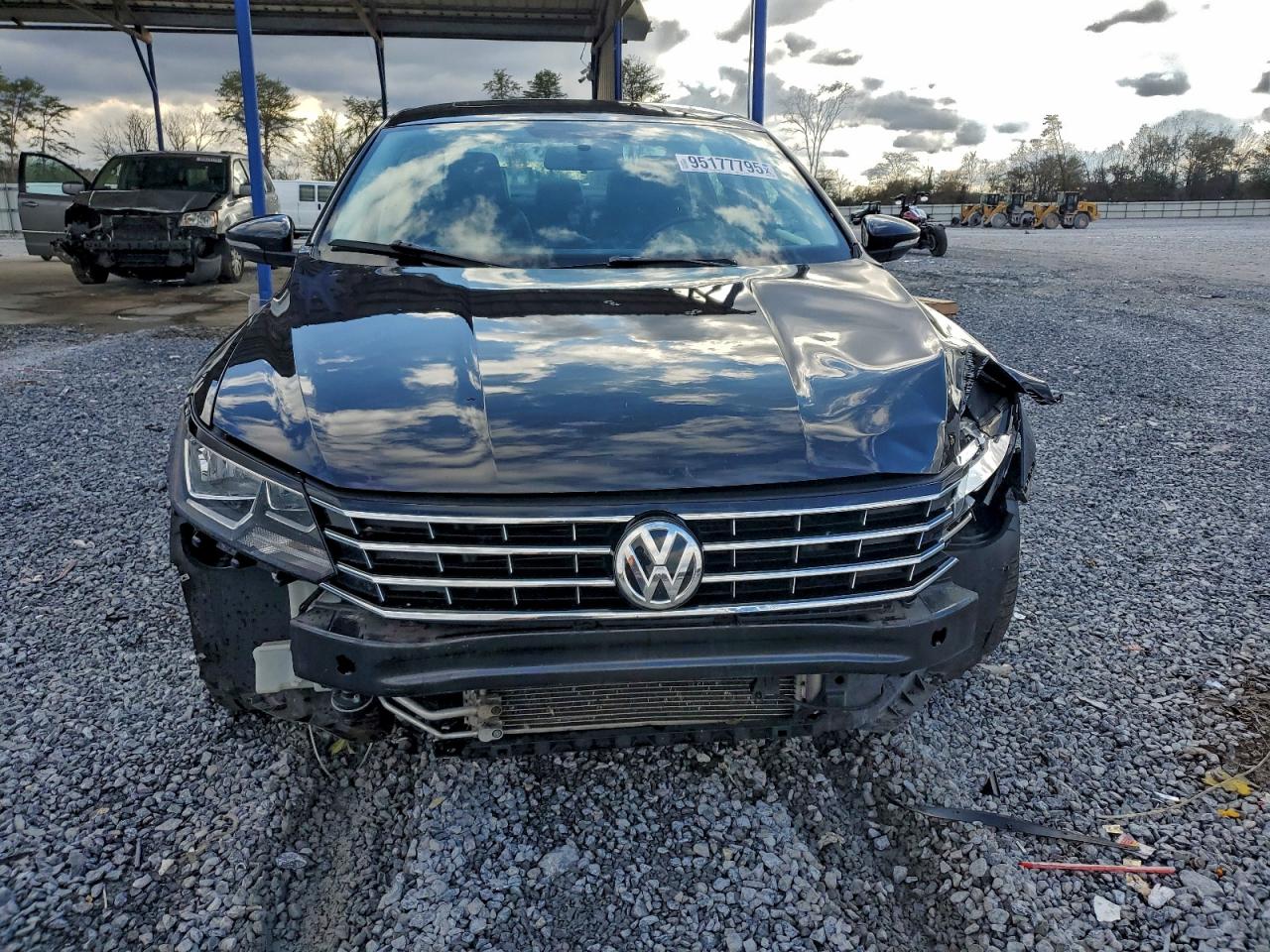 2019 VOLKSWAGEN PASSAT photo 13