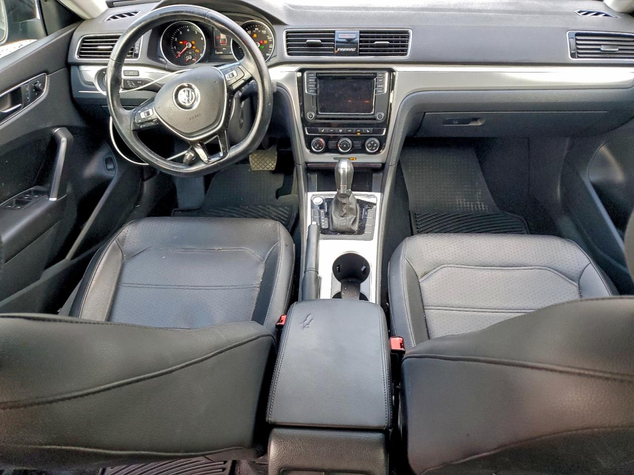 2019 VOLKSWAGEN PASSAT photo 22