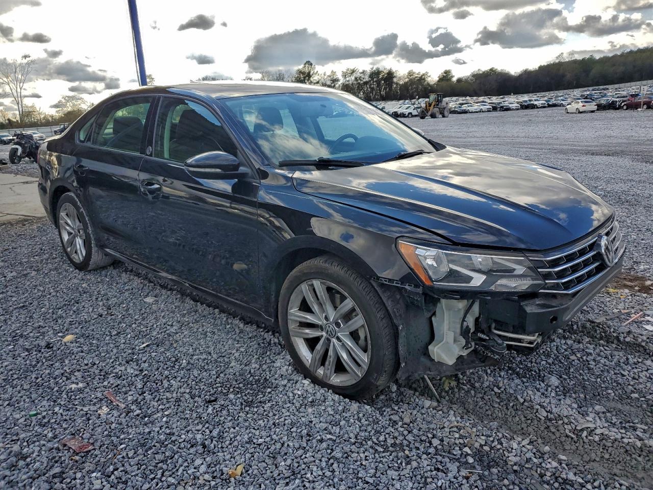 2019 VOLKSWAGEN PASSAT photo 10