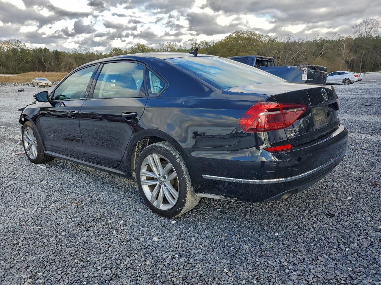 2019 VOLKSWAGEN PASSAT photo 4