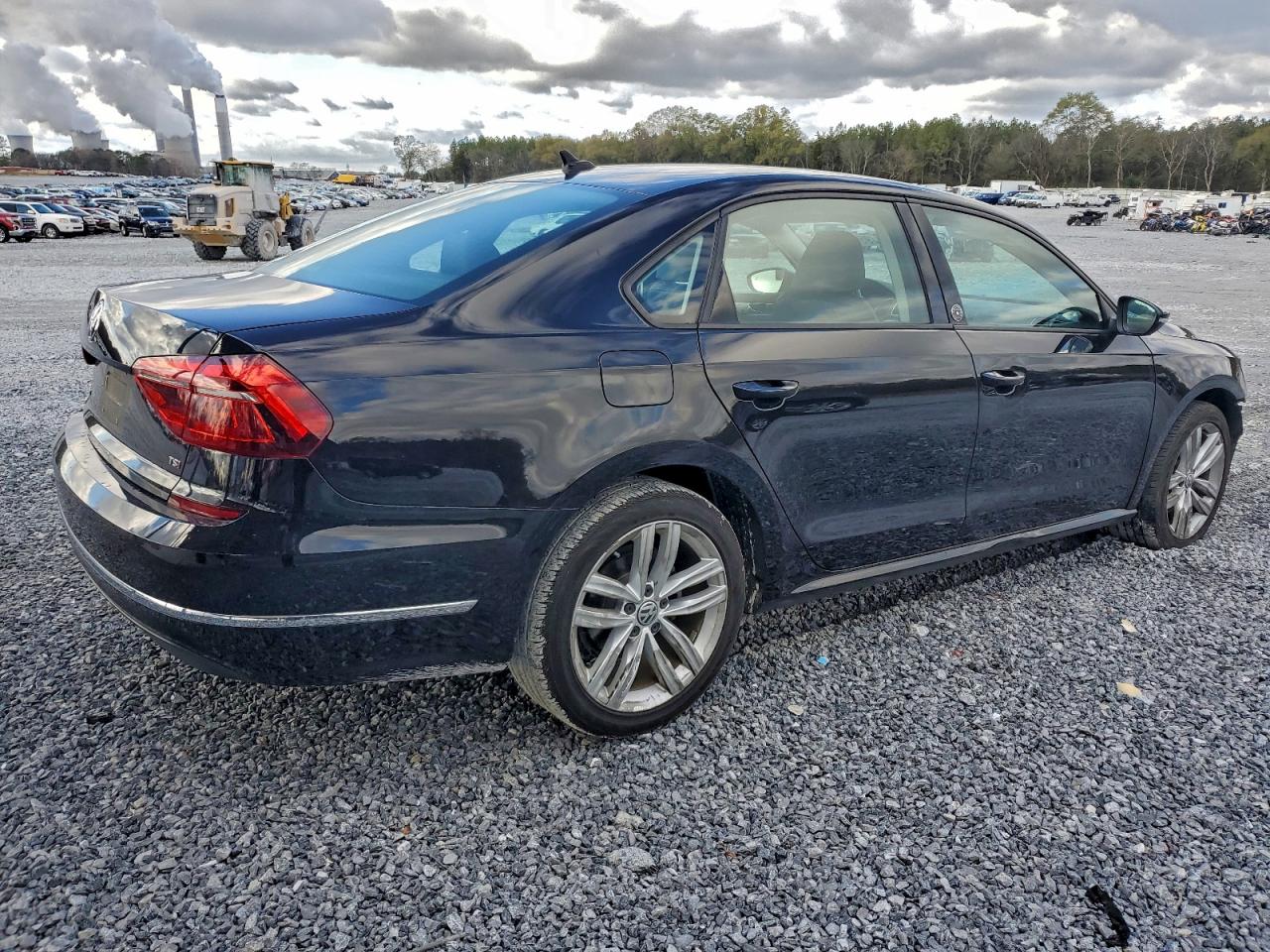 2019 VOLKSWAGEN PASSAT photo 7
