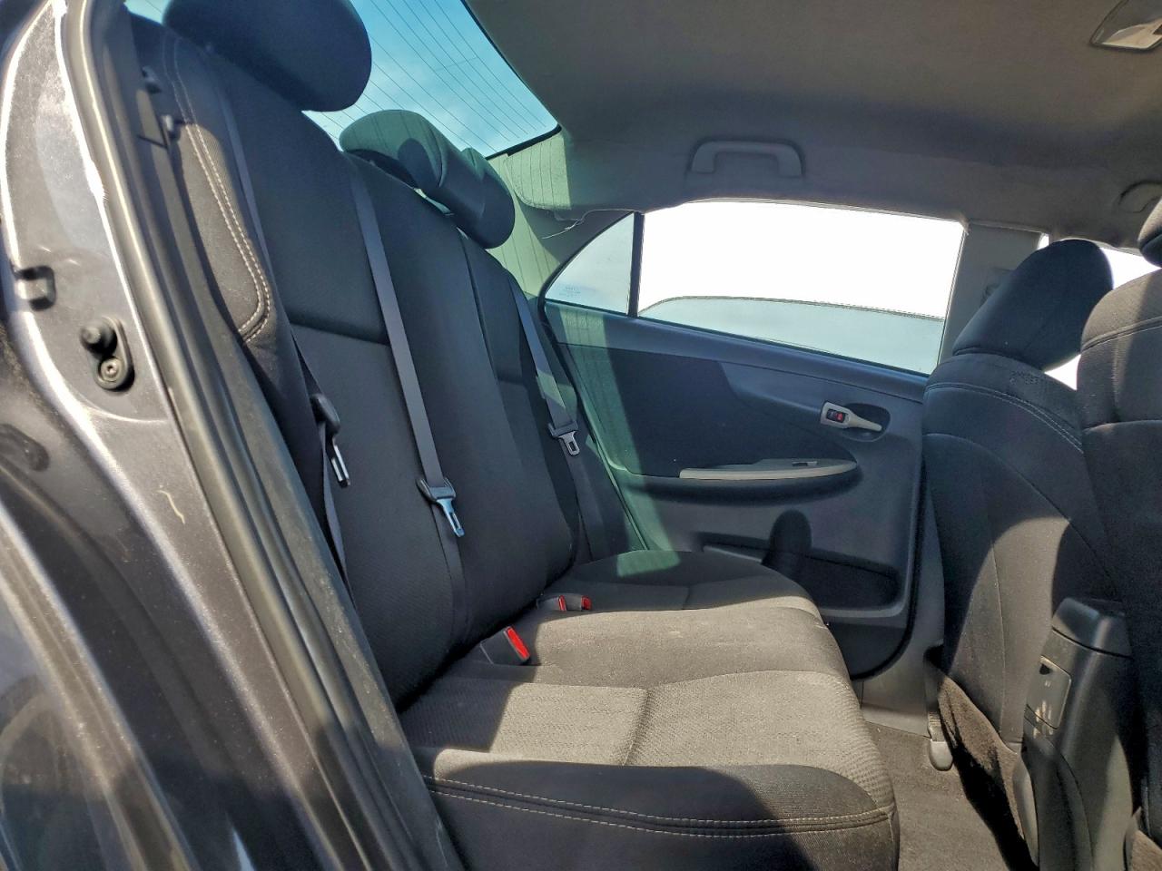 2013 TOYOTA COROLLA S photo 28