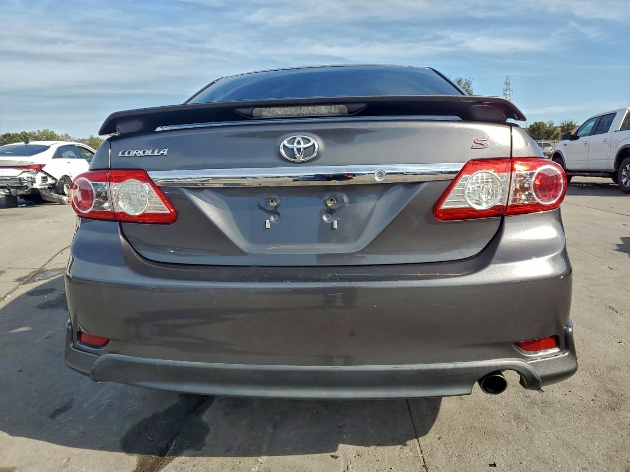 2013 TOYOTA COROLLA S photo 16