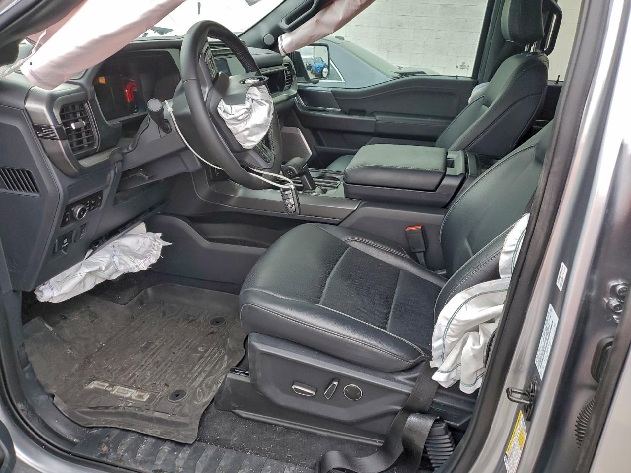 2025 FORD F150 LARIAT photo 13