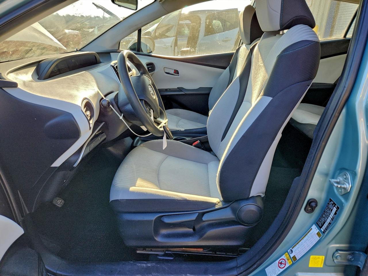 2016 TOYOTA PRIUS TWO photo 13