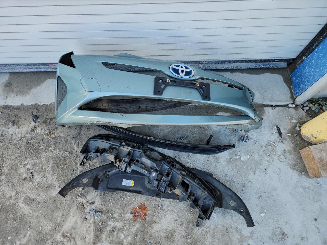 2016 TOYOTA PRIUS TWO photo 23