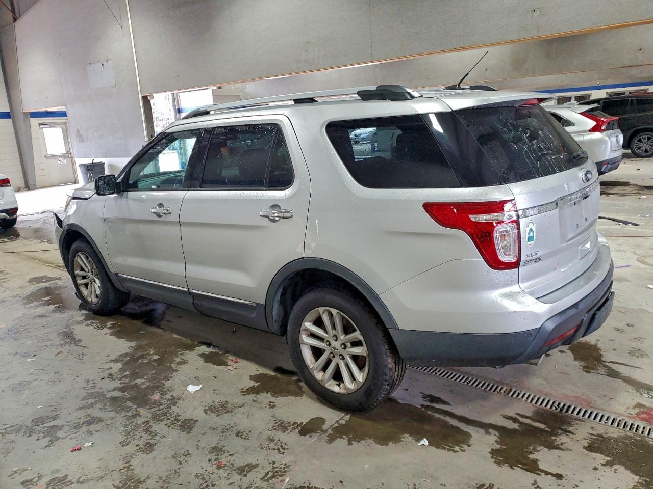 2015 FORD EXPLORER XLT photo 3