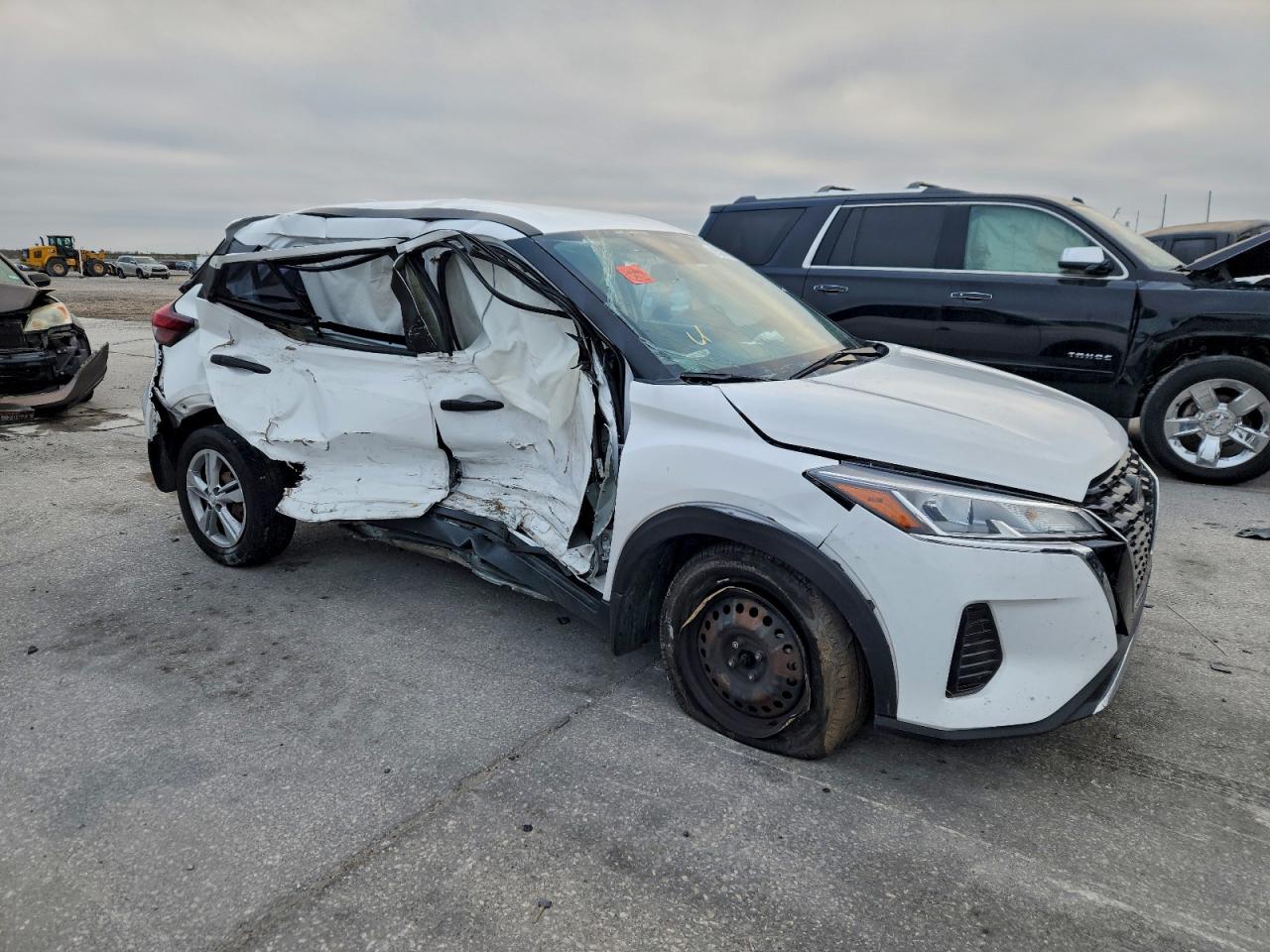 2023 NISSAN KICKS S photo 7