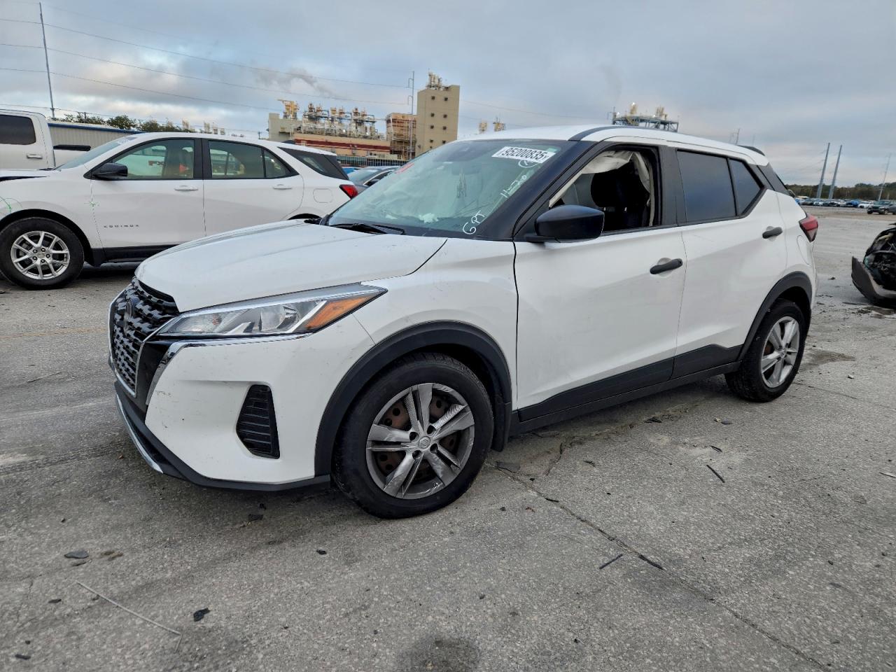 2023 NISSAN KICKS