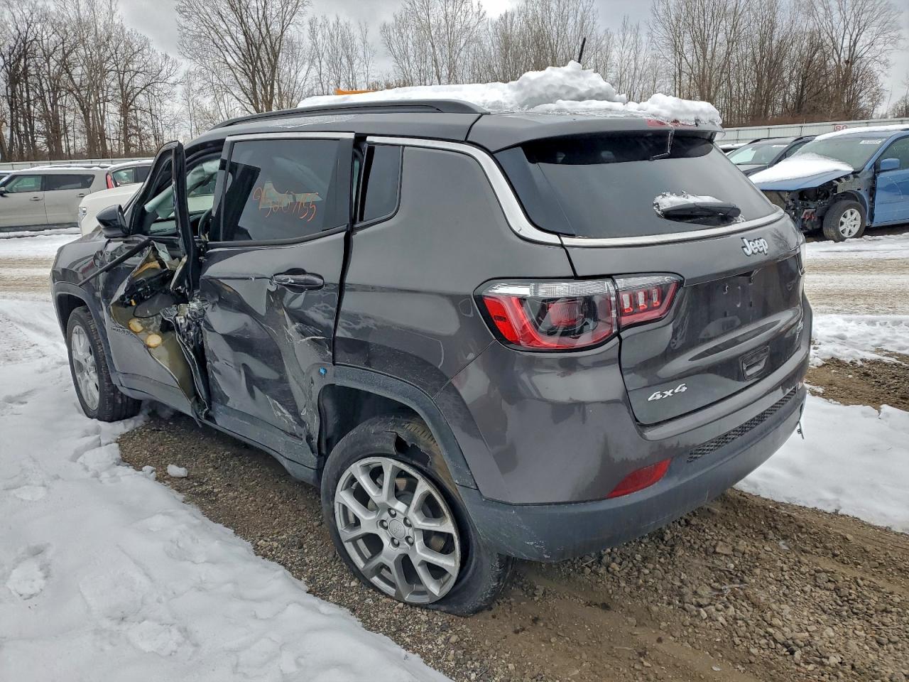 2022 JEEP COMPASS LATITUDE LUX photo 4