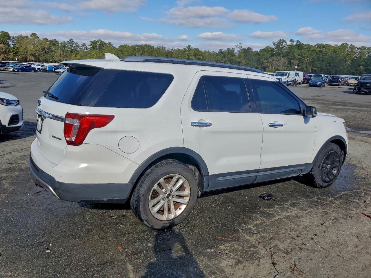 2016 FORD EXPLORER XLT photo 3