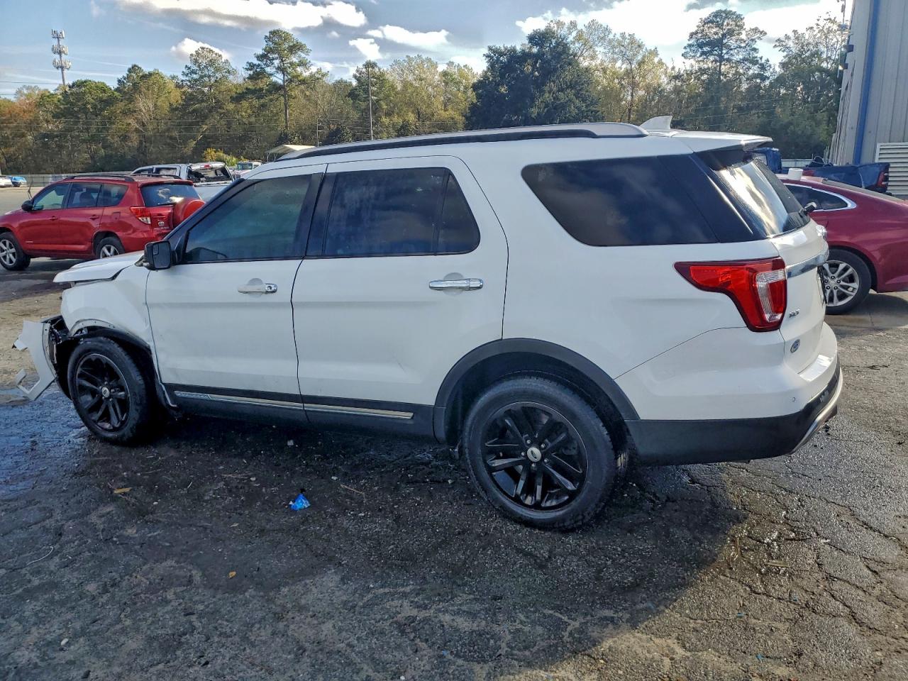 2016 FORD EXPLORER XLT photo 2