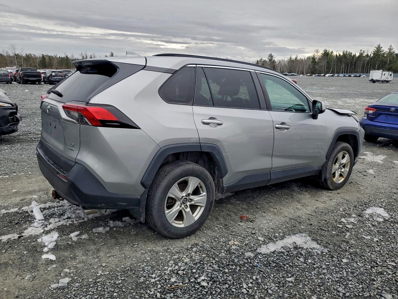2019 TOYOTA RAV4 LE photo 3