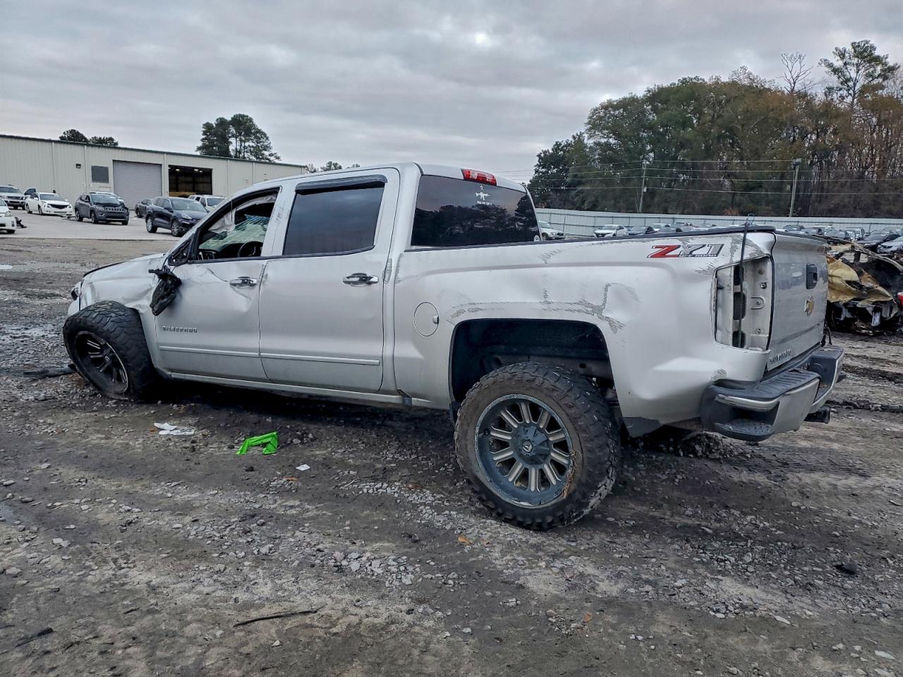 2018 CHEVROLET SILVERADO K1500 LT photo 2