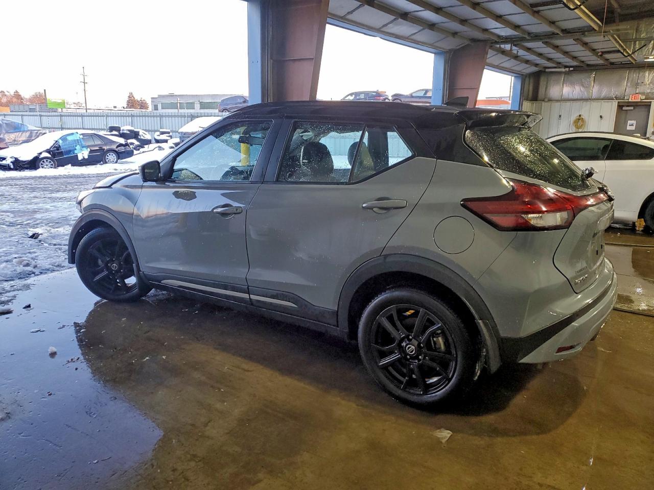 2021 NISSAN KICKS SR photo 2